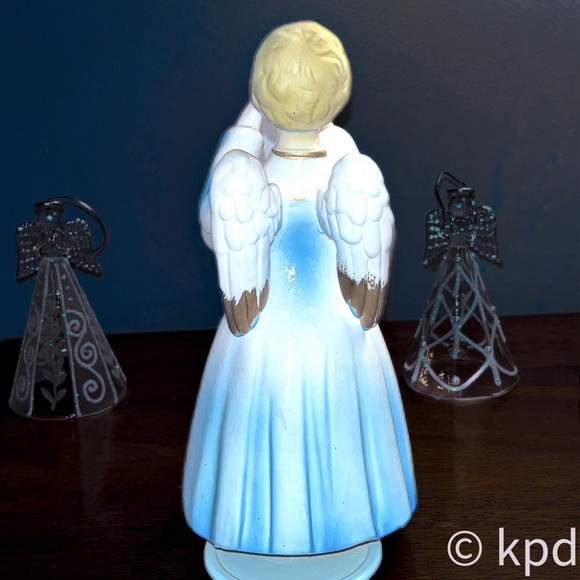 Beautiful Bisque Angel Rotating Musical Figurine in EXCELLENT vintage condition - Picture 7 of 8
